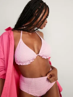 Old Navy Eyelet-Embroidered Triangle Halter Bikini Swim Top For Women 34 Old Navy Eyelet-Embroidered Triangle Halter Bikini Swim Top For Women -Allure Favour https3A2F2Foldnavy.gapcanada.ca2Fwebcontent2F00532F2882F1202Fcn53288120.jpg 640x